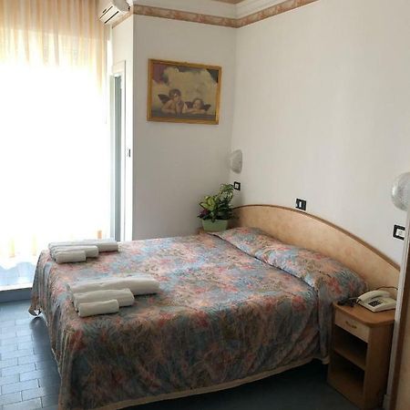 Hotel Augustus ガッテーオ・ア・マーレ エクステリア 写真