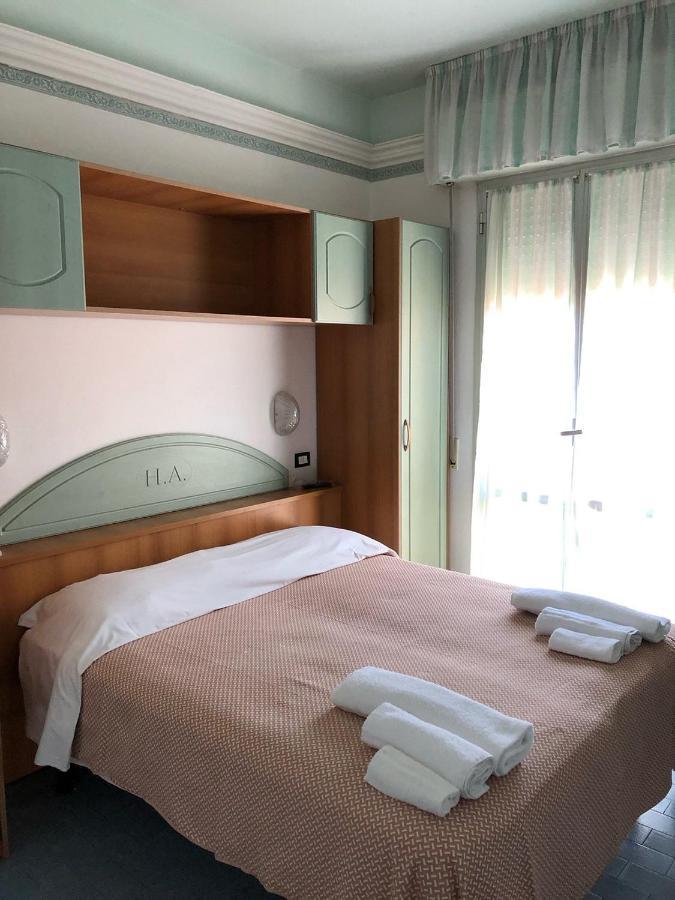 Hotel Augustus ガッテーオ・ア・マーレ エクステリア 写真