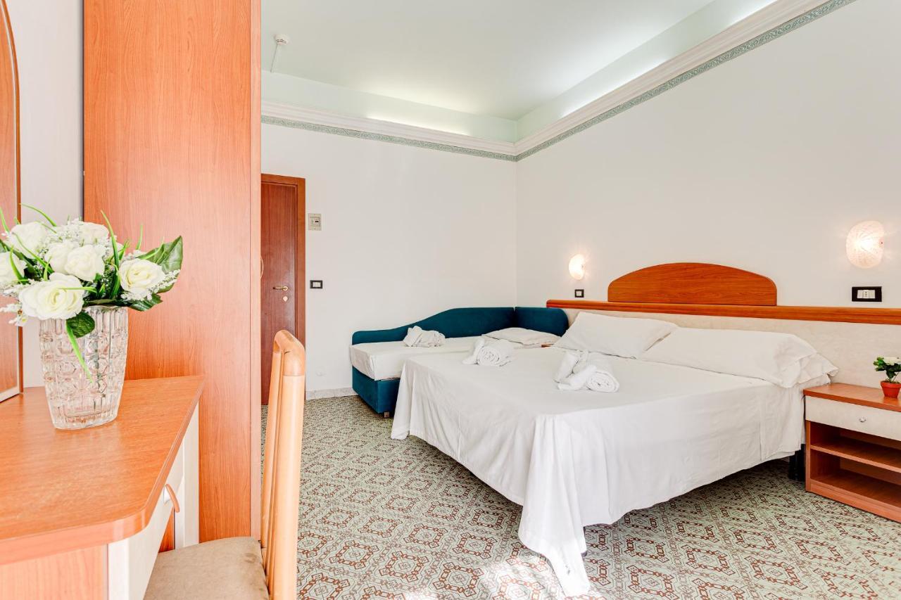 Hotel Augustus ガッテーオ・ア・マーレ エクステリア 写真