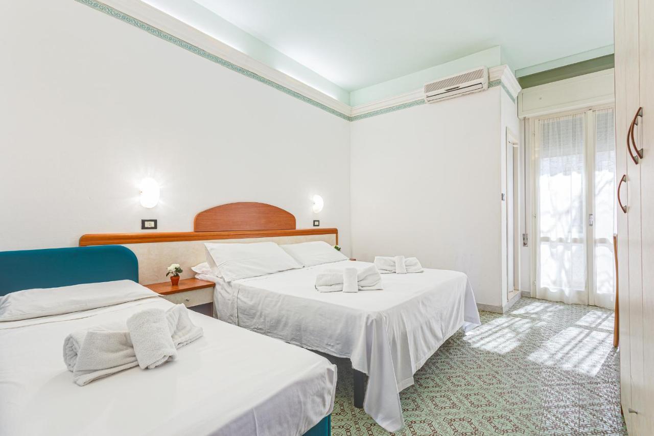 Hotel Augustus ガッテーオ・ア・マーレ エクステリア 写真
