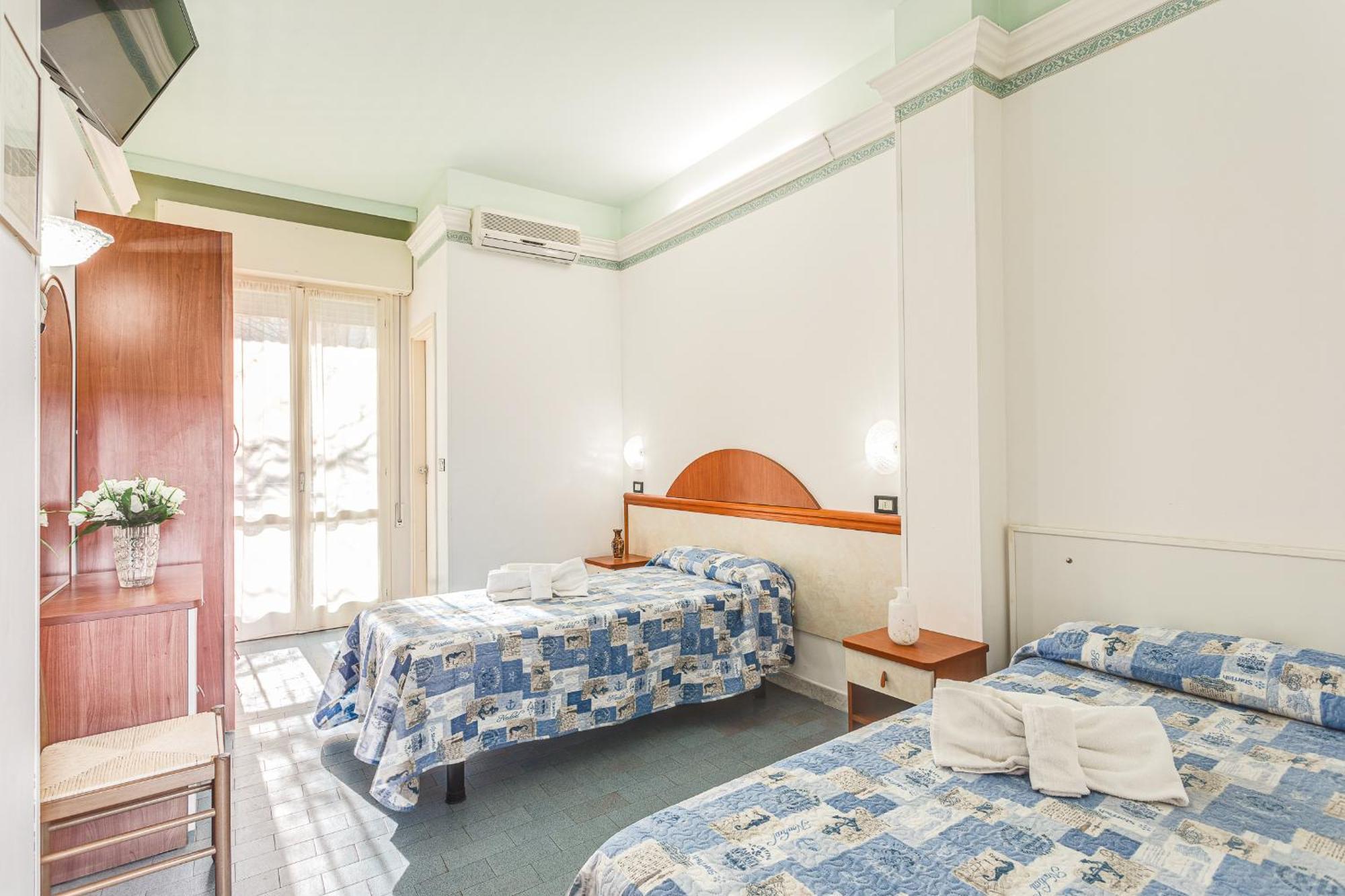 Hotel Augustus ガッテーオ・ア・マーレ エクステリア 写真
