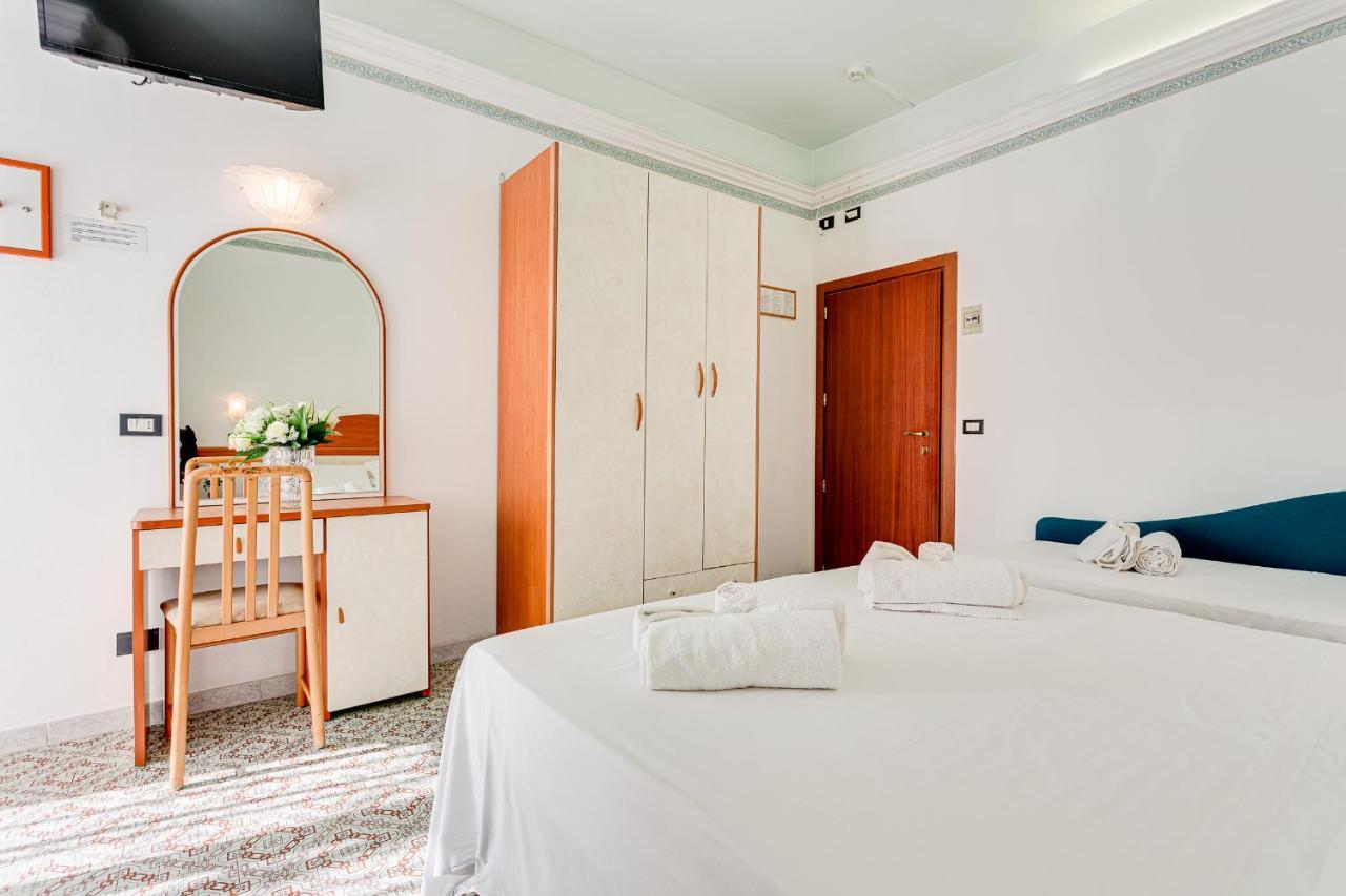 Hotel Augustus ガッテーオ・ア・マーレ エクステリア 写真