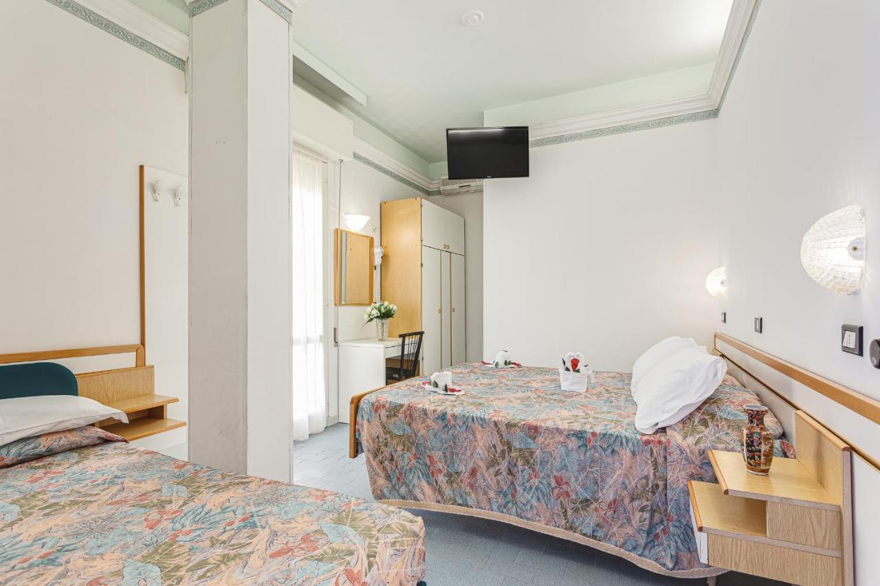 Hotel Augustus ガッテーオ・ア・マーレ エクステリア 写真