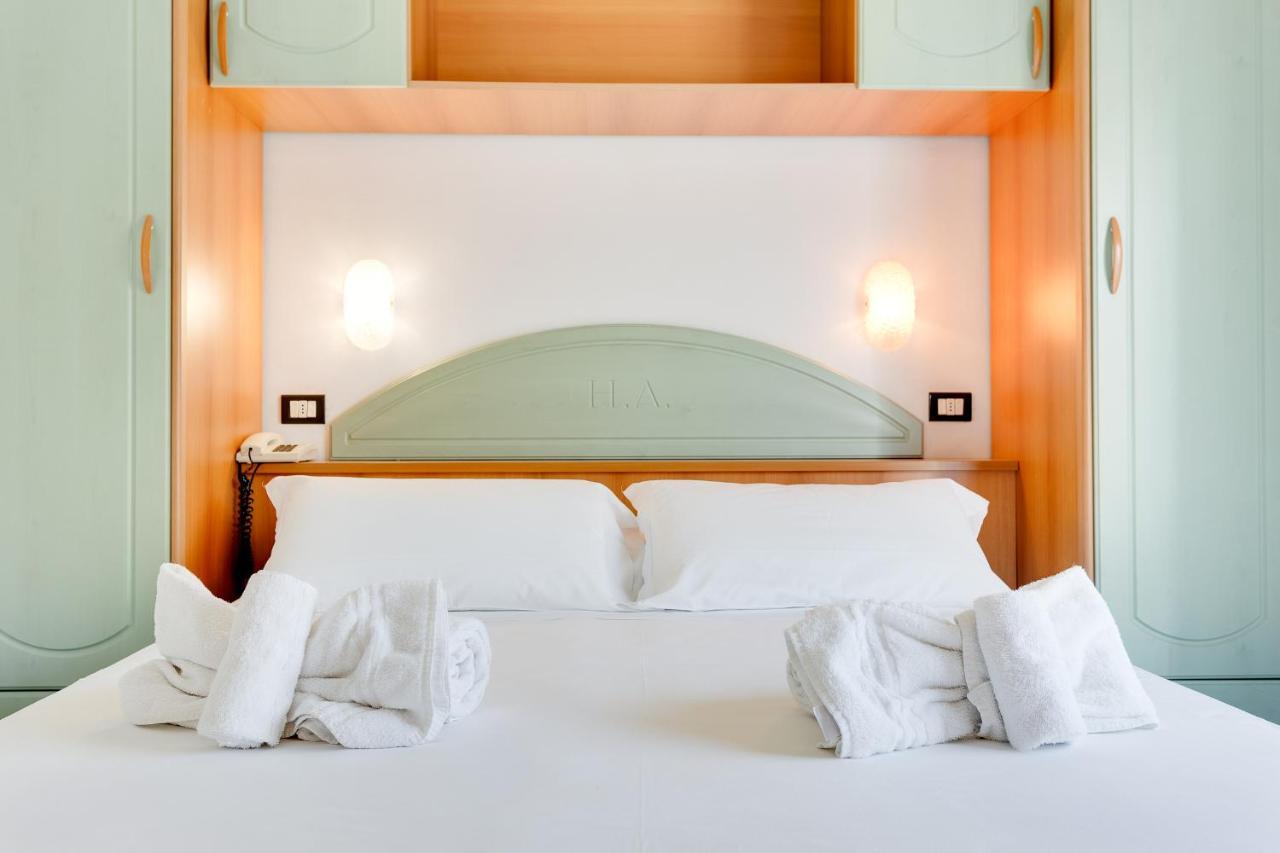 Hotel Augustus ガッテーオ・ア・マーレ エクステリア 写真