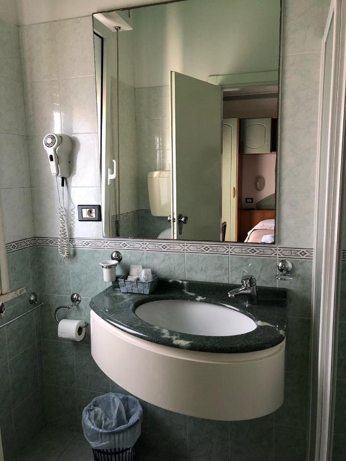 Hotel Augustus ガッテーオ・ア・マーレ エクステリア 写真