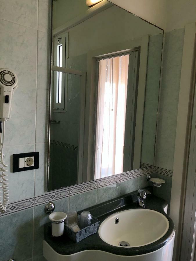 Hotel Augustus ガッテーオ・ア・マーレ エクステリア 写真