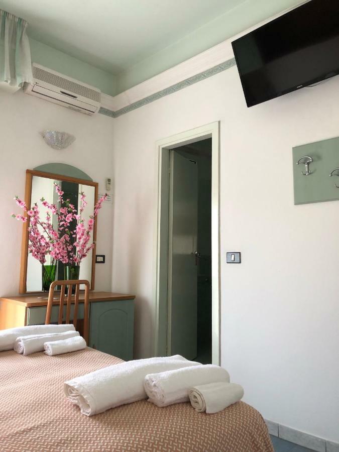 Hotel Augustus ガッテーオ・ア・マーレ エクステリア 写真